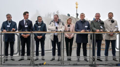 Minister, Dobrindt, Alexander Dobrindt, Zugspitze, Asylpolitik, Flüchtlingspolitik