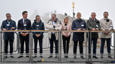 Minister, Dobrindt, Alexander Dobrindt, Zugspitze, Asylpolitik, Flüchtlingspolitik