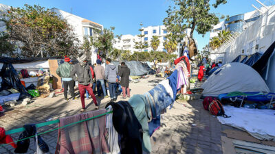 Afrika, Flüchtlinge, Flucht, Migration, Migranten, Afrikaner, Zelt, Tunis, Straße