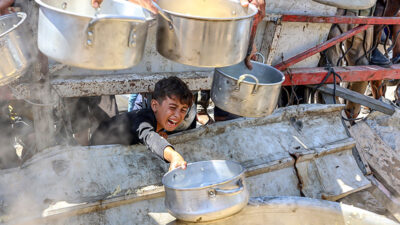 Hunger, Hungersnot, Gaza, Palästina, Krieg, Israel, Topf, Junge, Weinen, Kind