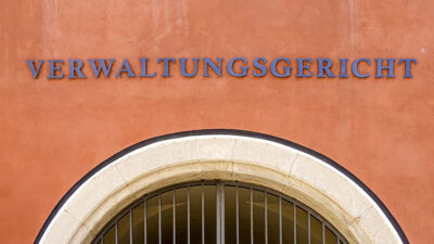 Verwaltungsgericht, Justiz, Gericht, Gebäude, Schild, Justitia, Rechtsprechung