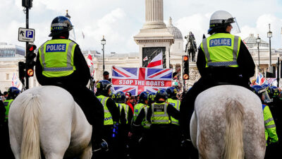 Demonstration, Demo, Rechtsextremisten, Rechtsextremismus, Großbritannien, London, Polizei, Pferd