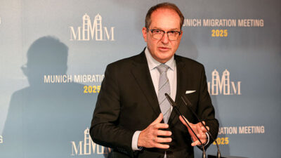 Alexander Dobrindt, CSU, München, Mikrofon, Rede, Politik, Migration