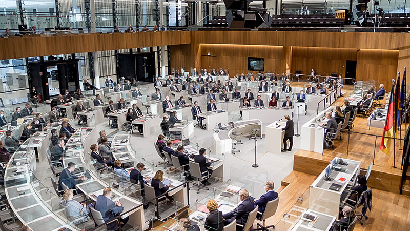 Prüfung von Arbeitspflicht für Asylbewerber löst Debatte aus Prüfung von Arbeitspflicht für Asylbewerber löst Debatte aus