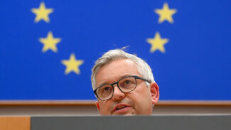 EU-Kommissar will Migration mit Visa-Sanktionen bekämpfen