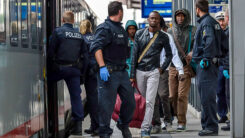 Polizei, Polizeikontrolle, Bahnhof, Bahn, Diskriminierung, Rassismus, Schwarze, PoC, People of Color