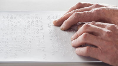 Blindenschrift, Buch, Blindenbuch, Behinderung, Behindert, Hand, Hände, Lesen