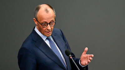 Friedrich Merz, Politik, CDU, Politiker, Rede, Bundestag, Mikrofon, Bundeskanzler