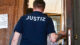 Justiz, Polizei, Gericht, Prozess, Gerichtssaal, Tür, Mann, Justitia