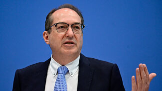 Dobrindt inszeniert Kriminalstatistik und schweigt zu Behördenrassismus