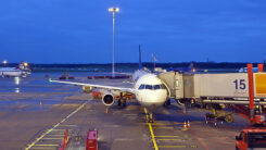 Flughafen, Flugzeug, Abschiebung, Nacht, fliegen, Urlaub, Reisen