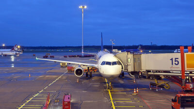 Flughafen, Flugzeug, Abschiebung, Nacht, fliegen, Urlaub, Reisen