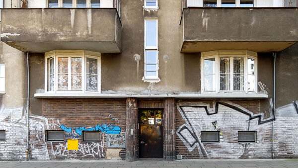 Wohnung, Wohnhaus, Immobilie, Graffiti, Armut, Stadt, Fenster, Tür