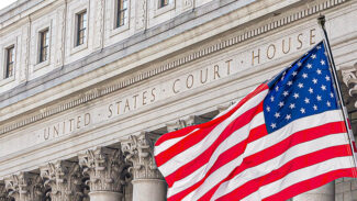 Kann Trump Neugeborenen den US-Pass verwehren?