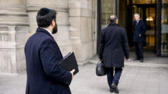 Juden, Kippa, Judentum, Religionsfreiheit, Mann, Akte, Gebäude, Antisemitismus
