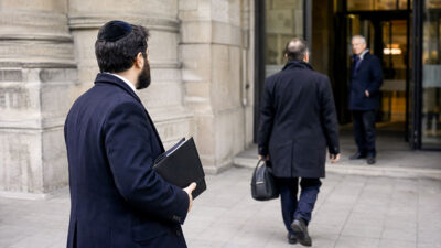 Juden, Kippa, Judentum, Religionsfreiheit, Mann, Akte, Gebäude, Antisemitismus