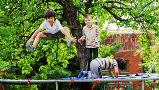 Trampolin im Garten: Wenn Kindheit zur Platzfrage wird