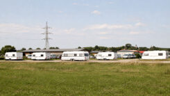 Wohnwagen, Wohnmobil, Camping, Sinti, Roma, Wiese, Land