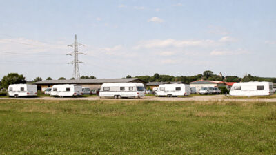 Wohnwagen, Wohnmobil, Camping, Sinti, Roma, Wiese, Land