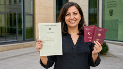 Doppelte Staatsbürgerschaft, Einbürgerung, Doppelpass, Mehrstaatigkeit, Frau, Staatsbürgerschaft