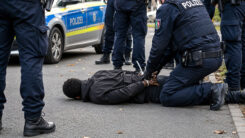 Verhaftung, Mann, Schwarzer, Polizei, Polizisten, Straftat, Gewalt