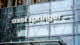 Verlangte Springer-Chef von Merz Öffnung zur AfD? Axel Springer, Medium, Medien, Bild, Zeitung, Gebäude, Schild