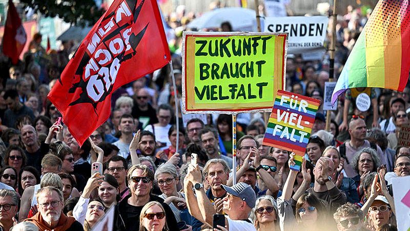 Demonstration, Demo, AfD, AfD-Verbot, Vielfalt, Menschen, Gesellschaft, Rechtsextremismus