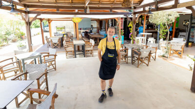 Gastwirt, Kostas Tanainis, Griechenland, Chios, Wirt, Flüchtlingshilfe, Restaurant