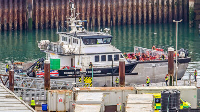Dover, Hafen, Schiff, Boot, Flüchtlinge, Geflüchtete, Ärmelkanal, Großbritannien, Frankreich