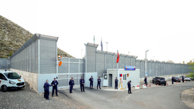 Abchiebezentrum, Italien, Albanien, Flüchtlingspolitik, Flüchtlingslager, Asylpolitik, Polizei