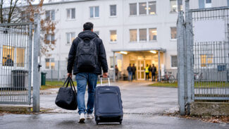 Vor Neonazis fliehen – wenn das Amt erlaubt