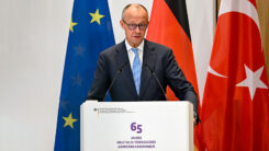 Friedrich Merz, Anwerbeabkommen, Deutschland, Türkei, Gastarbeiter, Rede, Fahnen