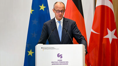 Friedrich Merz, Anwerbeabkommen, Deutschland, Türkei, Gastarbeiter, Rede, Fahnen