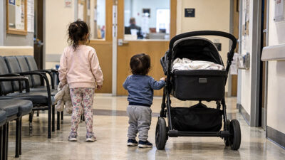 Kinder, Baby, Kinderwagen, Jugendamt, Kindeswohl, Behörde, Amt, Familie